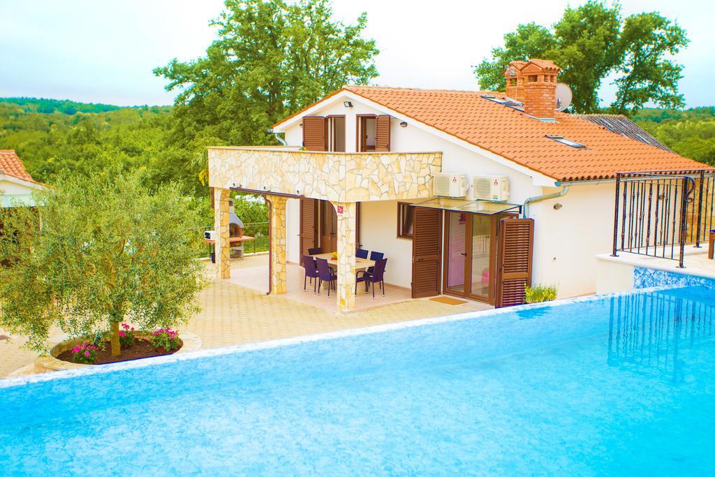 Villa Lara Karojba Номер фото