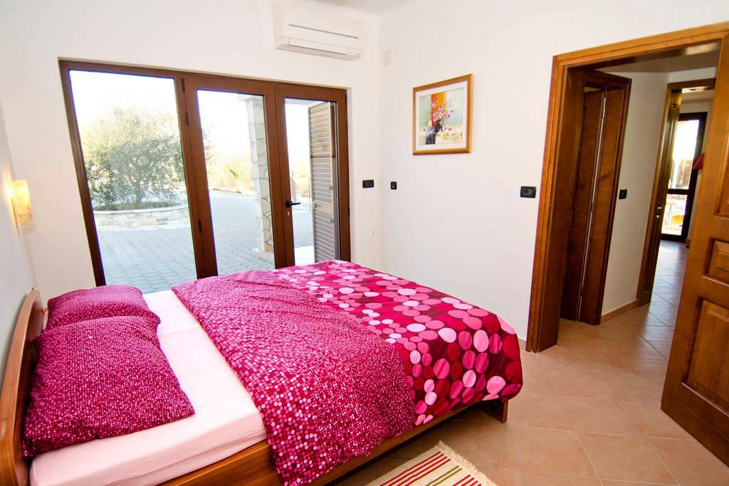 Villa Lara Karojba Номер фото